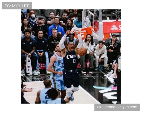 快船凭借灰熊失利重返前十 西部附加赛区竞争日趋激烈